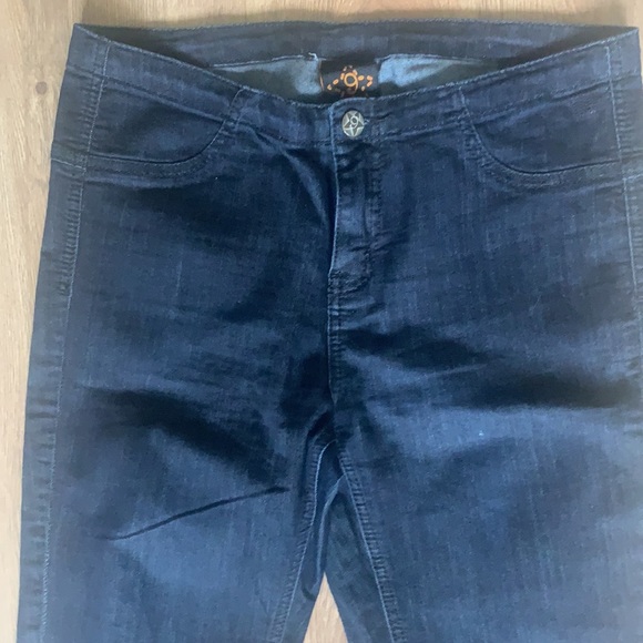 Women’s dark skinny jeans size 9 or 30 waist, like new - Picture 2 of 11